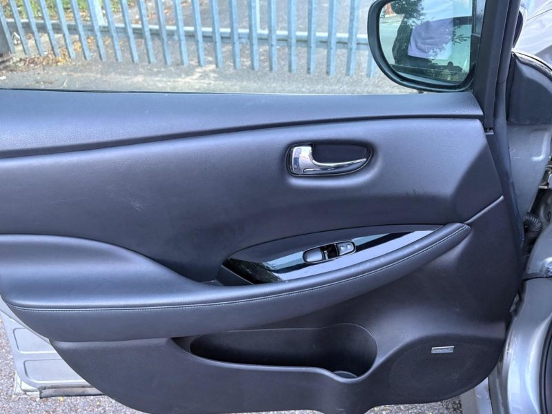 NISSAN LEAF