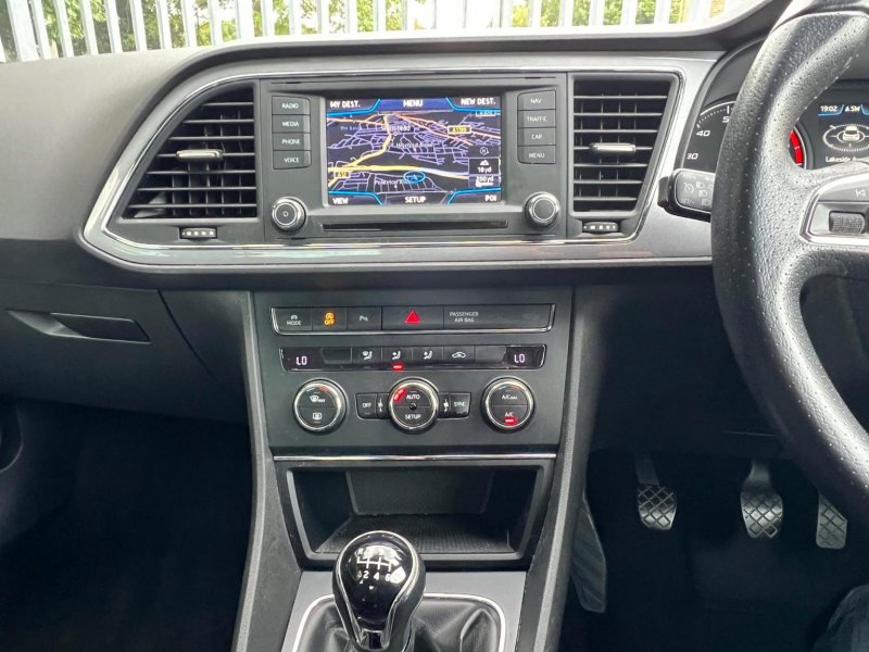 SEAT LEON