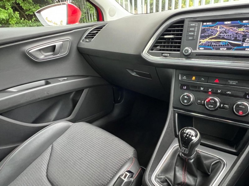 SEAT LEON