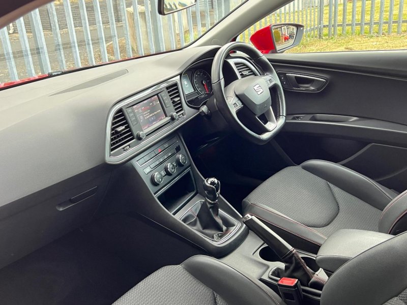 SEAT LEON