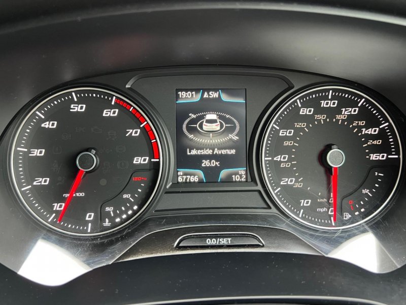 SEAT LEON